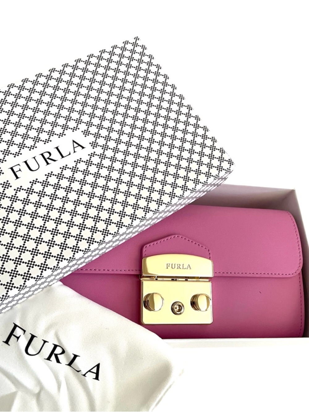 Furla Pink Metropolis Leather Crossbody Clutch Wallet with Detachable Gold Chain